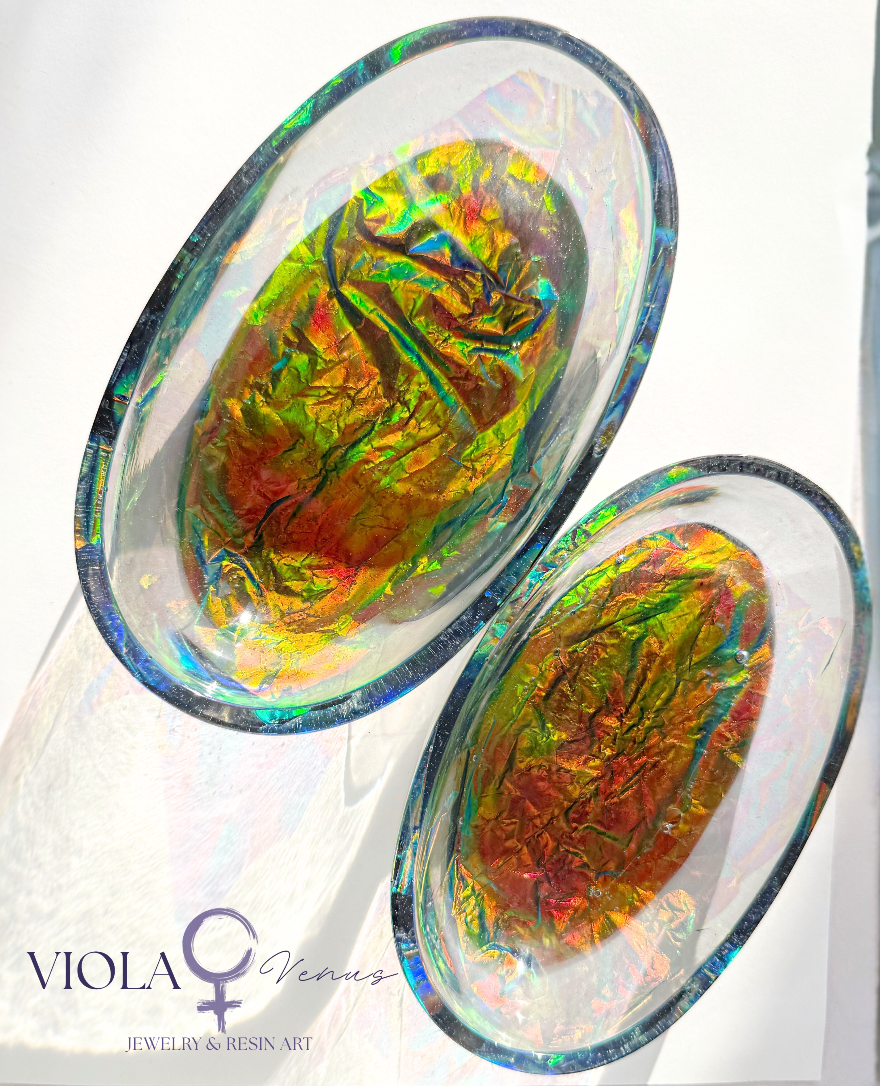 Luminous Aura – Iridescent Resin Bowl